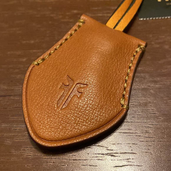 ๐ฅFrye Leather Brown Saddle Bag Charm Key Hide Charm Fob NWTโ๐ป๐๐๐FIRM PRICE! - Picture 3 of 8